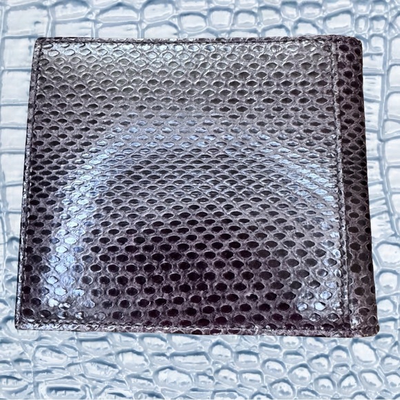 EUC Gucci Burgundy Exotic Lizard Leather Bi-Fold Wallet with Silver ‘G’ Logo - Picture 2 of 7